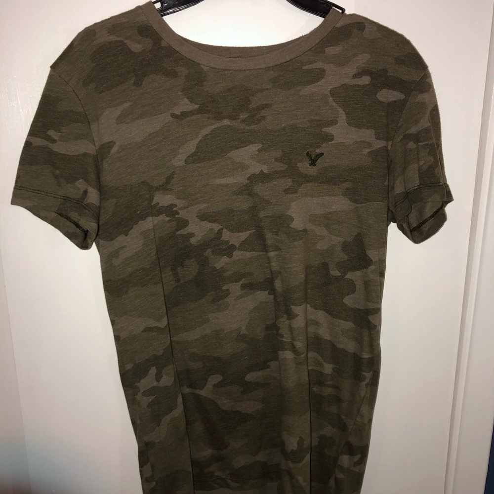 American Eagle camo T-shirt